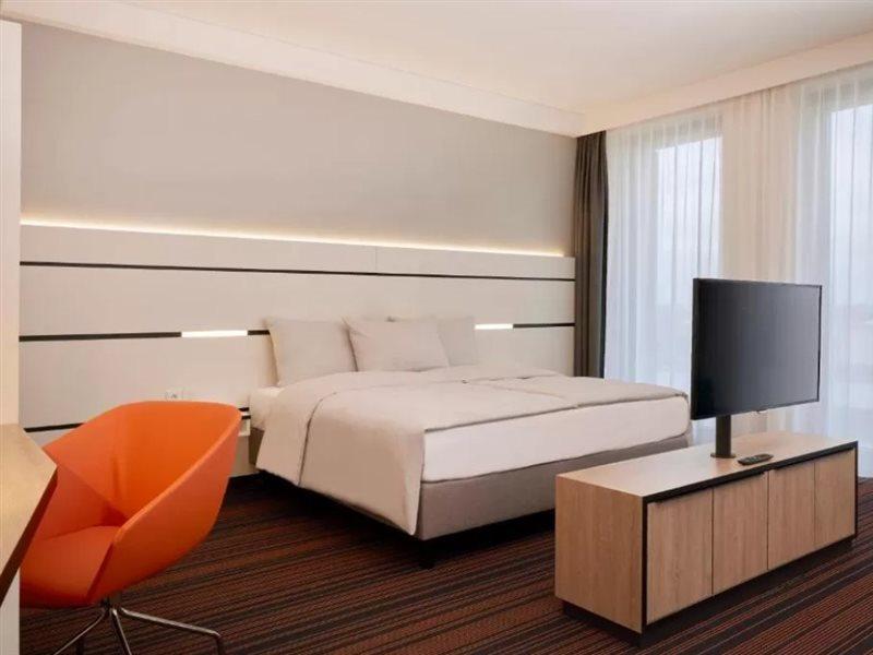Hyperion Hotel Хамбург Екстериор снимка A room at the hotel
