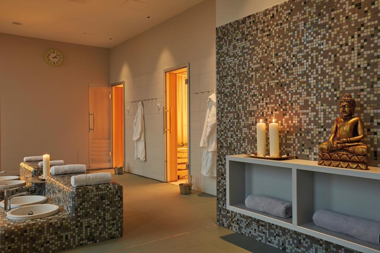 Hyperion Hotel Хамбург Екстериор снимка A modern spa