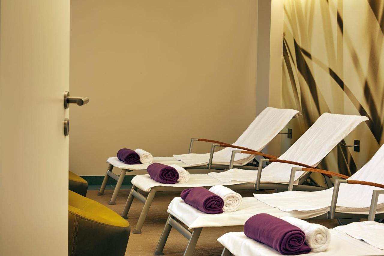 Hyperion Hotel Хамбург Екстериор снимка A modern spa