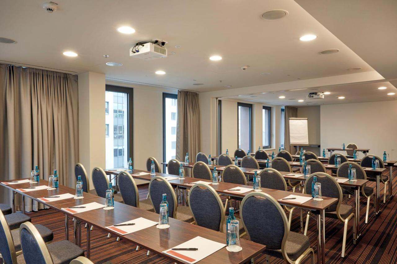 Hyperion Hotel Хамбург Екстериор снимка The meeting room at the hotel