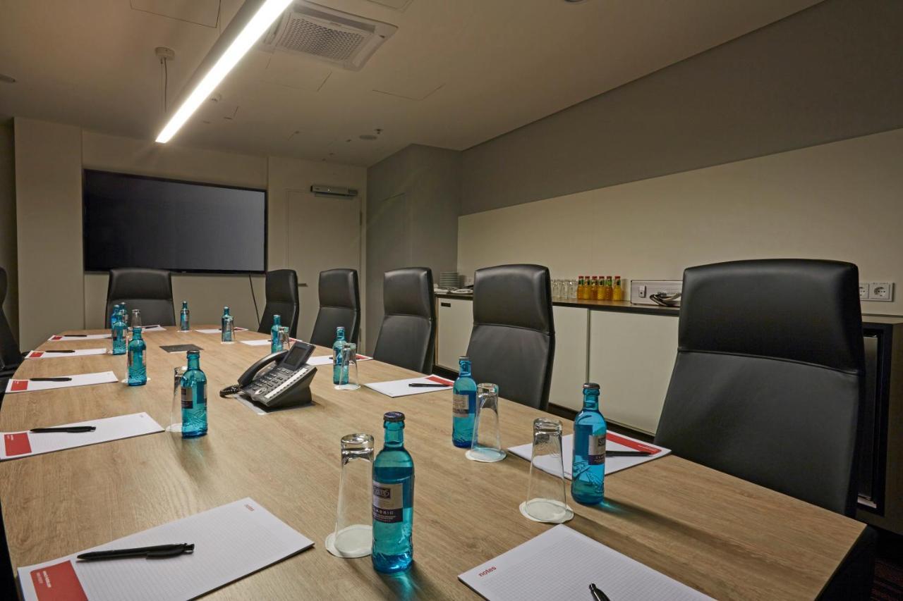 Hyperion Hotel Хамбург Екстериор снимка The meeting room at the hotel