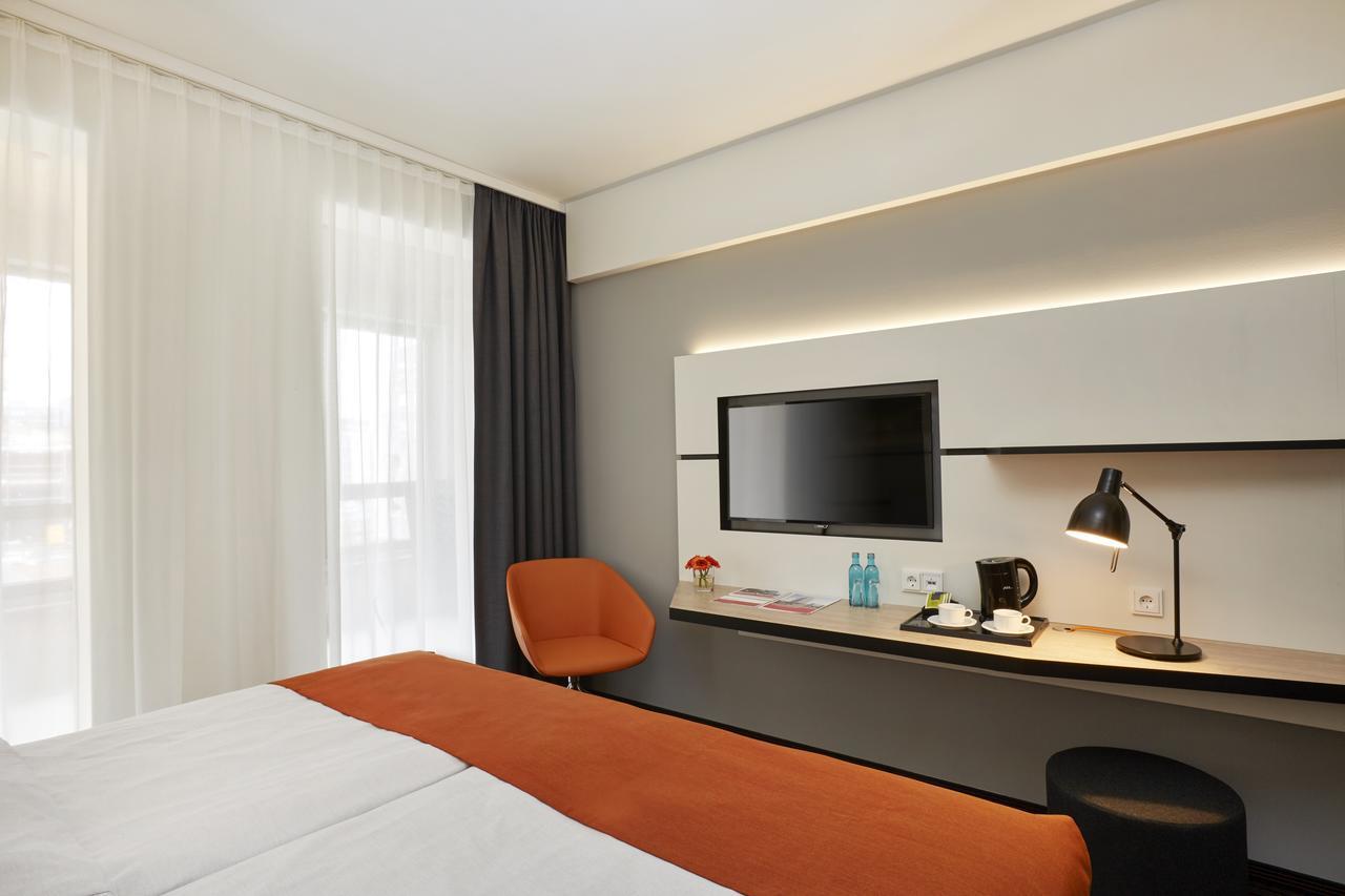 Hyperion Hotel Хамбург Екстериор снимка A room at the hotel