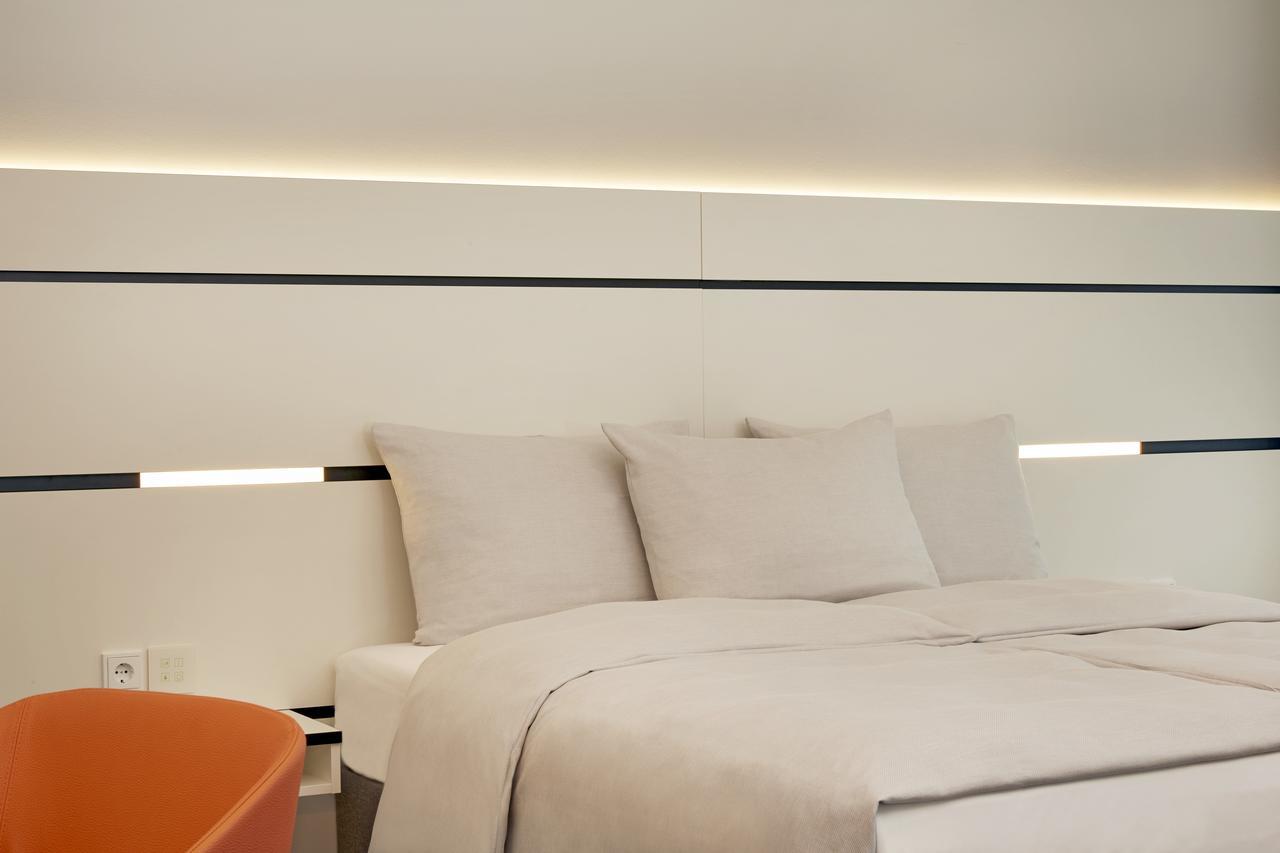 Hyperion Hotel Хамбург Екстериор снимка The linear pendant light
