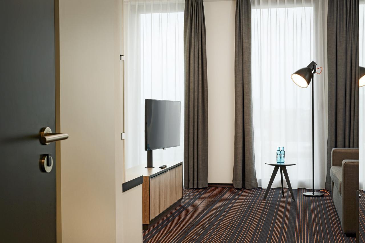 Hyperion Hotel Хамбург Екстериор снимка A room at the hotel