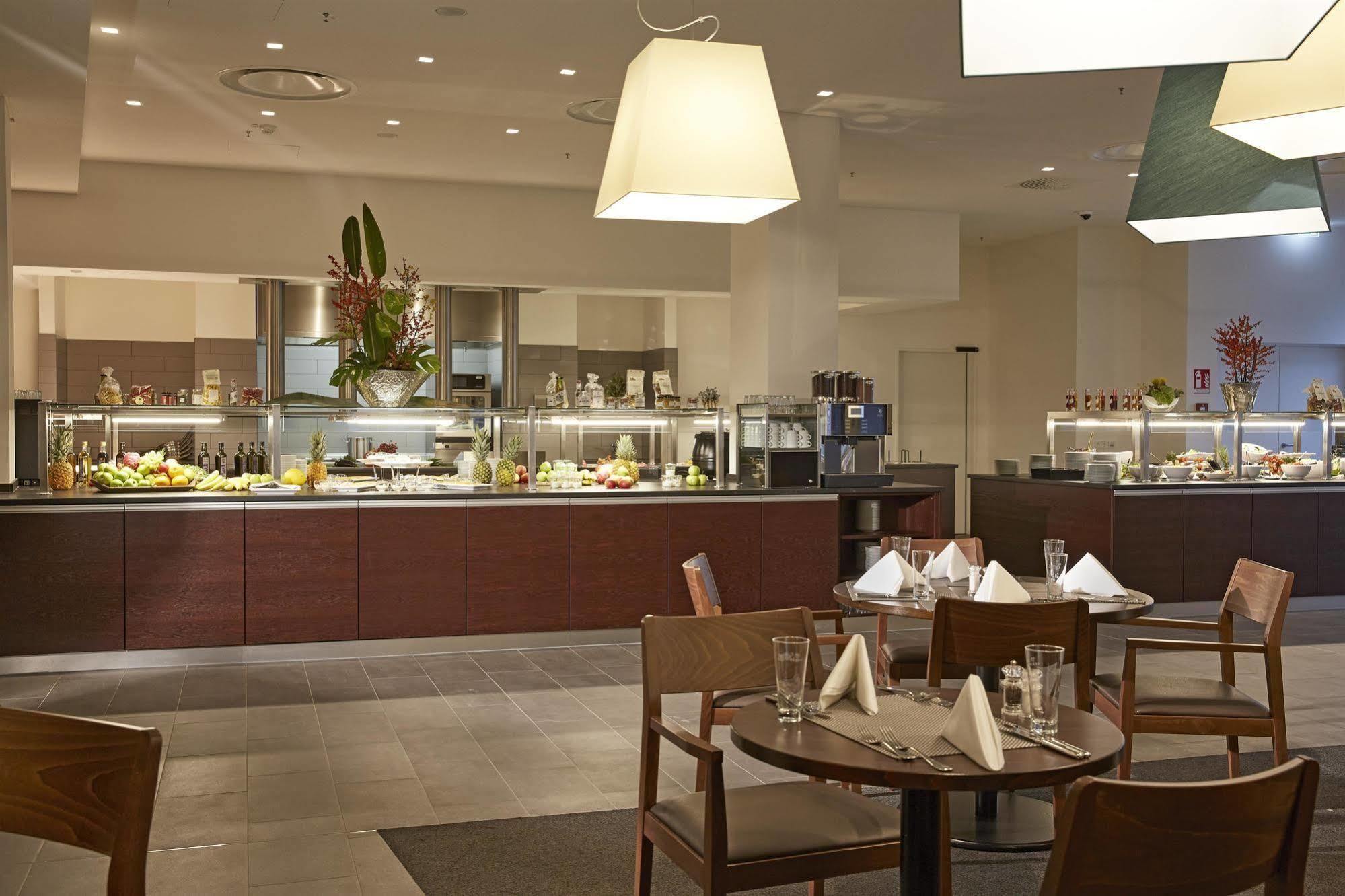 Hyperion Hotel Хамбург Екстериор снимка The hotel's restaurant