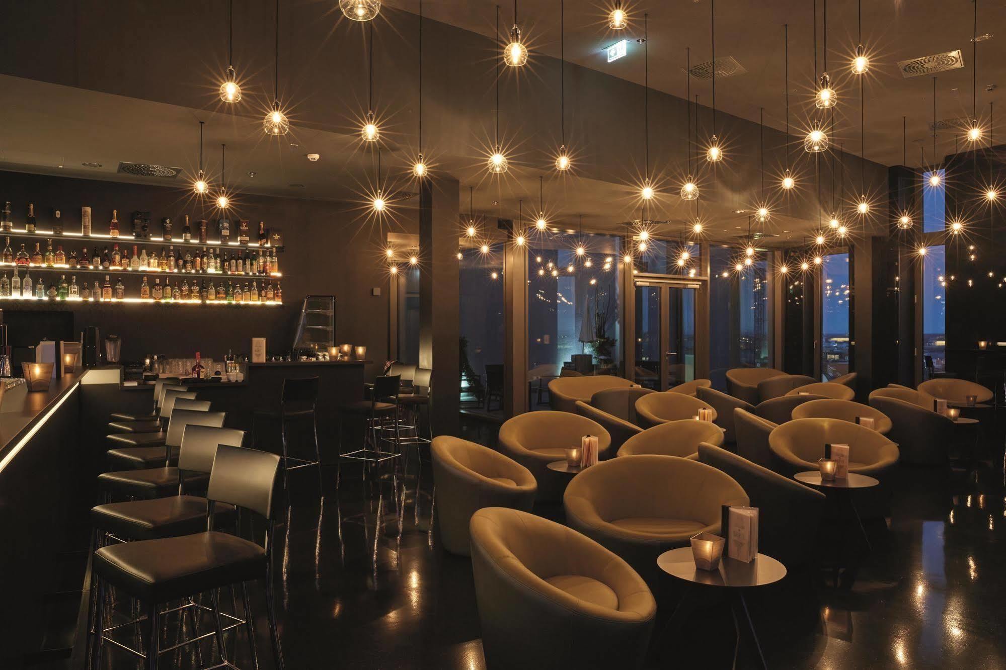 Hyperion Hotel Хамбург Екстериор снимка The Sky Bar at the London West End