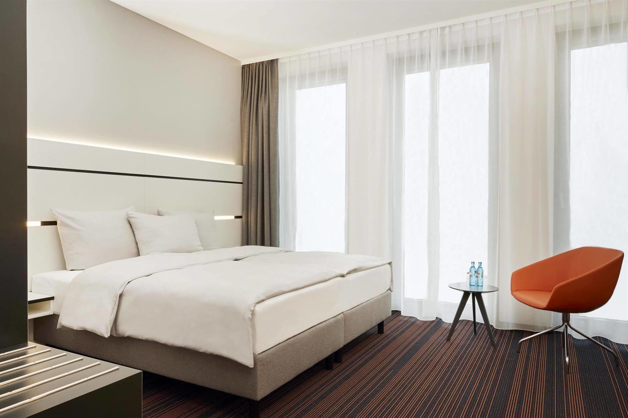 Hyperion Hotel Хамбург Екстериор снимка A room at the hotel