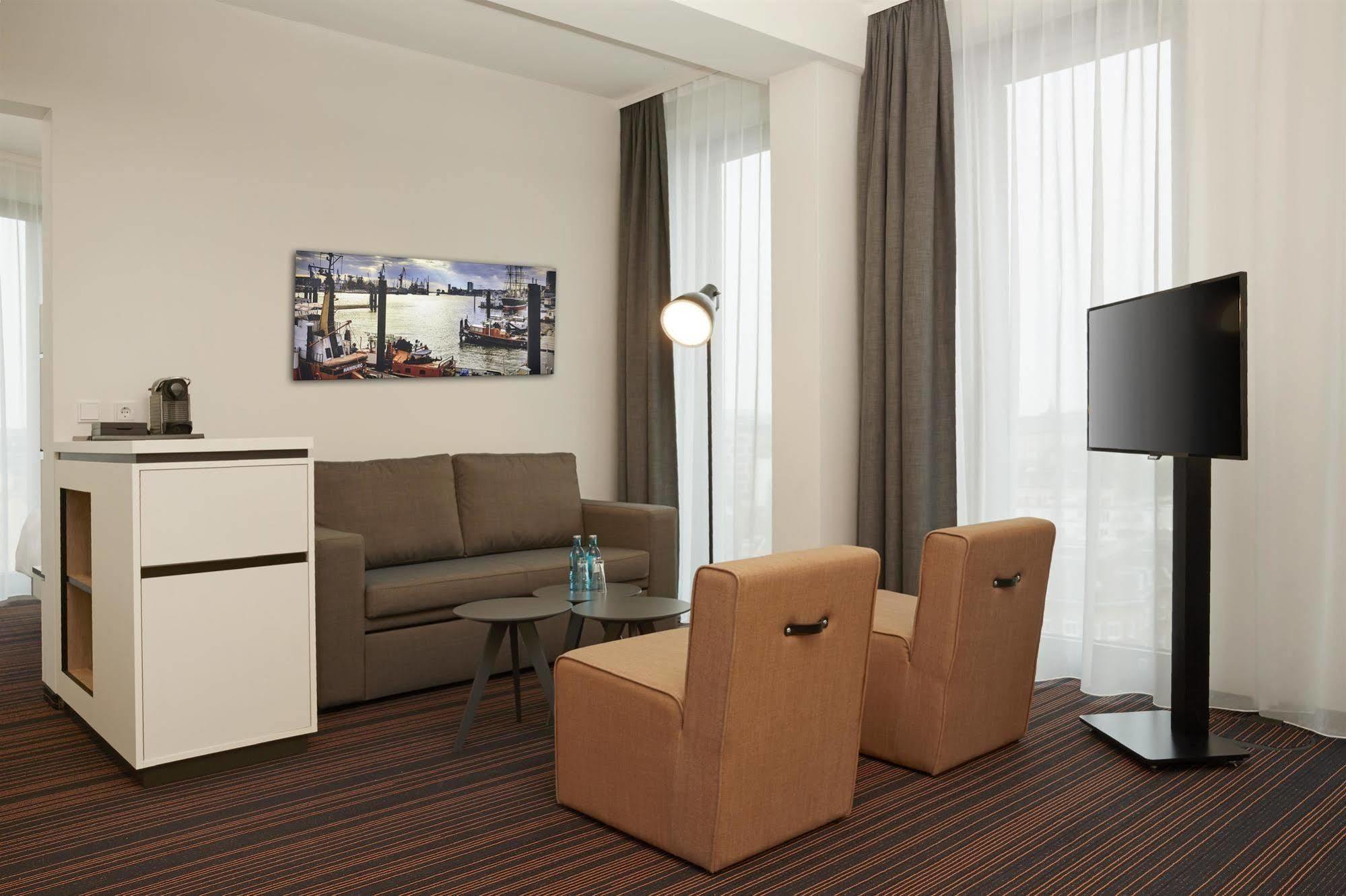 Hyperion Hotel Хамбург Екстериор снимка A room at the hotel