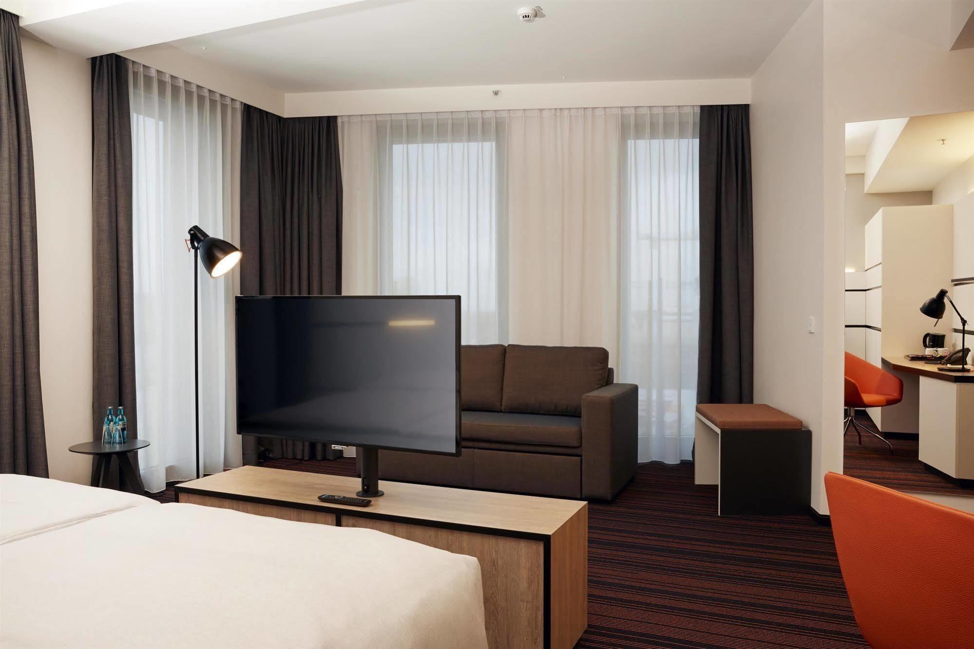 Hyperion Hotel Хамбург Екстериор снимка A room at the hotel